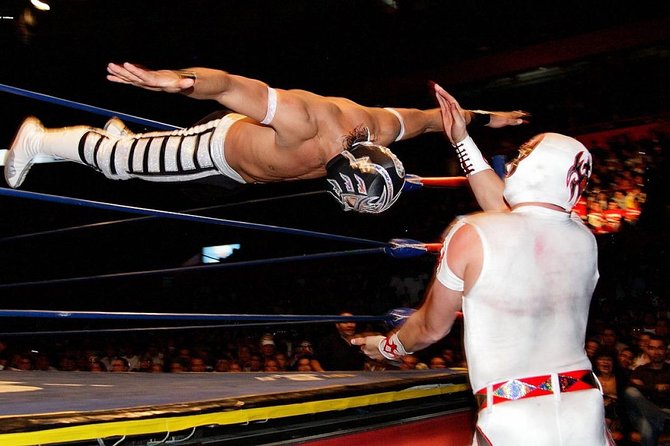 Mexico City: Lucha Libre wrestling show tickets - Getting your mask and tequila