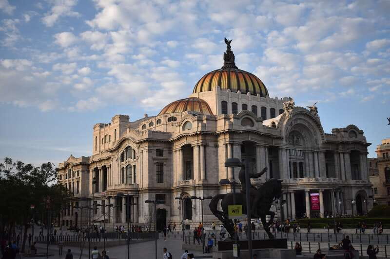 Mexico City: Mexican Folklore Ballet - Live music and the mariachi highlight