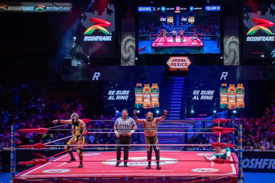 Mexico City: Mexican Lucha Libre Experience & Mezcal Tasting - Getting to the arena by Metrobus