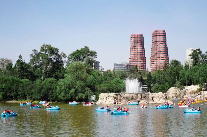 Mexico City: Private Chapultepec Park Bike Tour - Monument to the Niños Héroes