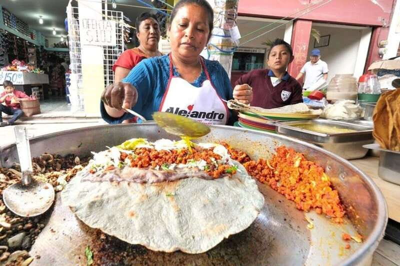 Mexico City: Private custom tour with a local guide - A private pace for couples, families, and solo visitors