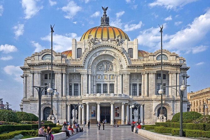 México City Private Tour - Starting at the Zócalo and Catedral Metropolitana