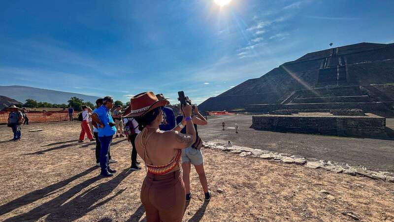 Mexico City: Teotihuacan First Entry Tour with Expert Guide - Why an early start changes Teotihuacan