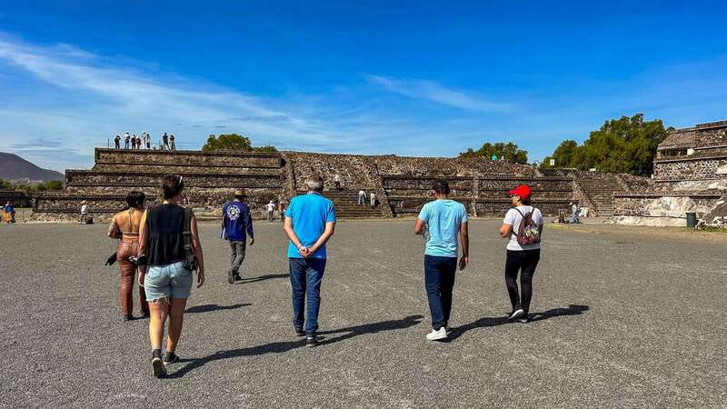 Mexico City: Teotihuacan First Entry Tour with Expert Guide - What the $68 price really covers