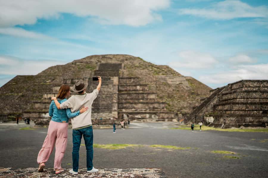 Mexico City: Teotihuacan, Tlatelolco & Guadalupe Shrine Tour - Guadalupe Shrine: faith, art, and Mexican identity
