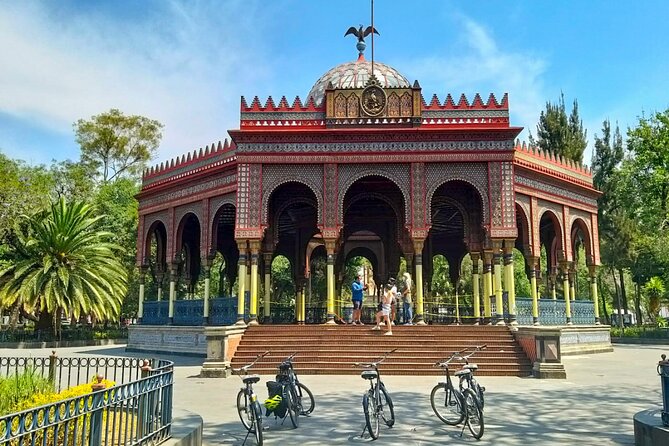 Mexico Off the Beaten Track: Street Food & Bikes — All Inclusive - La Condesa starts the ride with tacos or tamales