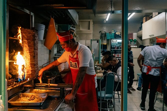 Mexico Private Food Tour With Locals Including 10 Tastings - Banco de México and the classic taco stop