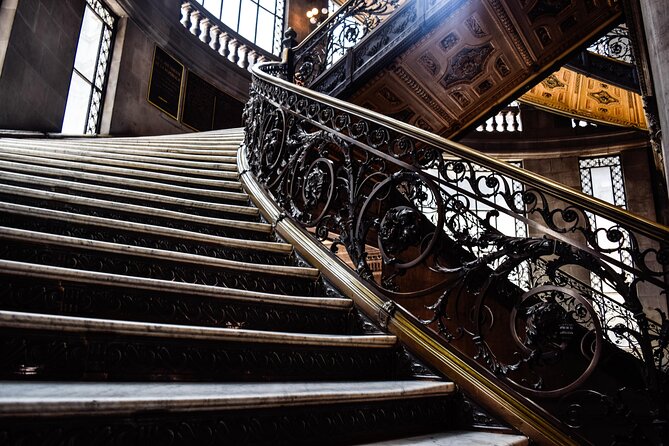 Must-see Buildings & Palaces of Mexico City - Meeting point, group size, and timing
