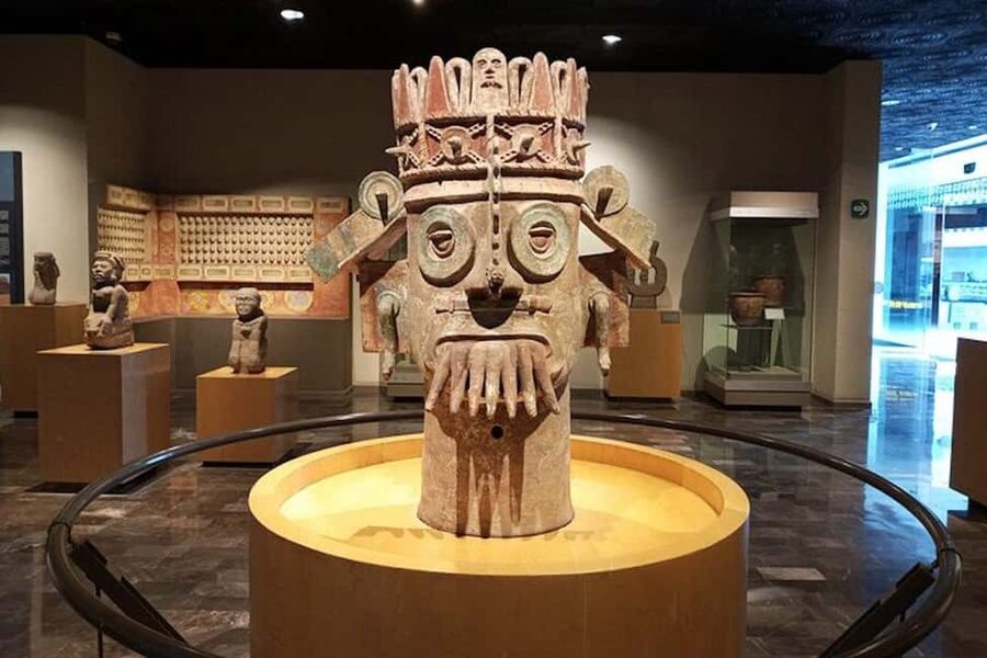 National Museum of Anthropology: a journey into Mexico's past - English lang. - Pakal’s tomb and the Maya connection