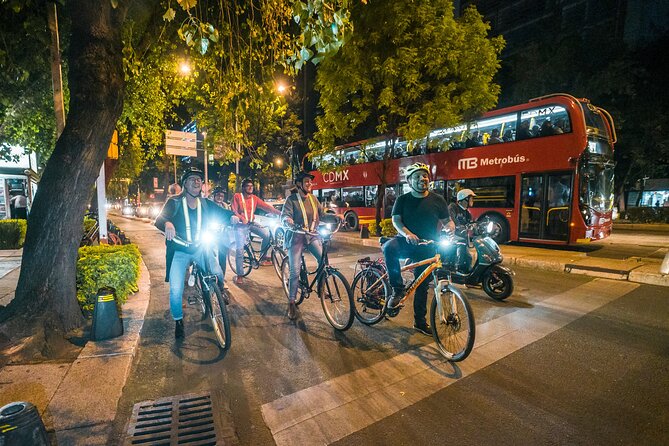 Night Street Food & Bike Tour / Small Groups /All Inclusive - Why this bike tour works at night