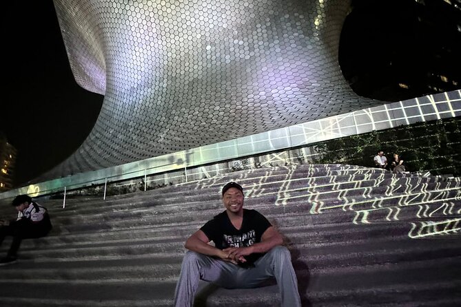 Night tour + tacos in Mexico City fully illuminated! - El Ángel and the length of Paseo de la Reforma