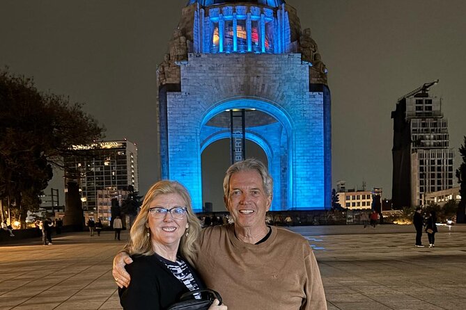 Night tour + tacos in Mexico City fully illuminated! - What the private format adds