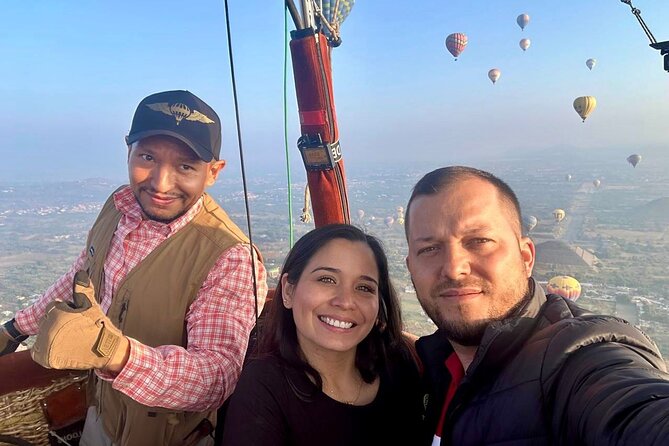 Private Balloon Flight over Teotihuacan plus Breakfast and Entry - A short walk through Teotihuacán