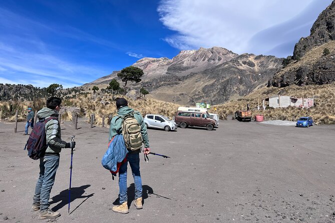 Private Hike next to volcano at 14800 ft. from Mexico city - Paso de Cortés, the first mountain stop