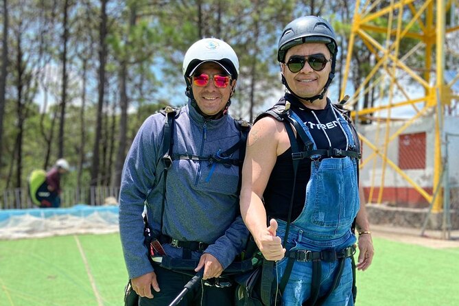 Private Paragliding Flight in Valle de Bravo with Instructor - The lake landing and the end of the outing