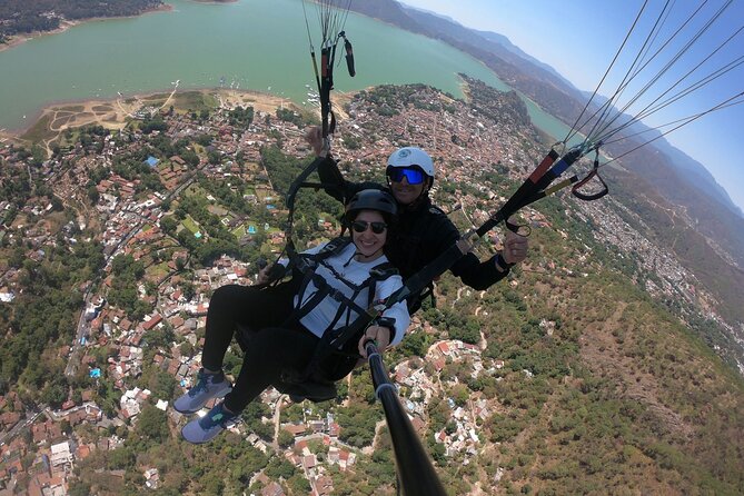 Private Paragliding Flight in Valle de Bravo with Instructor - Why private transport and a private group matter