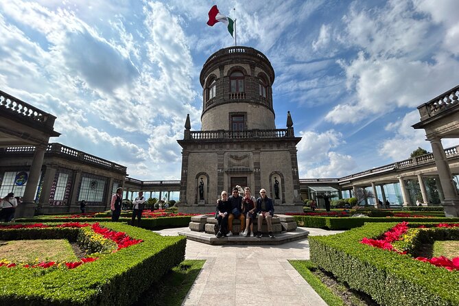 PRIVATE Tour Chapultepec Castle - The Niños Héroes monument and a difficult chapter