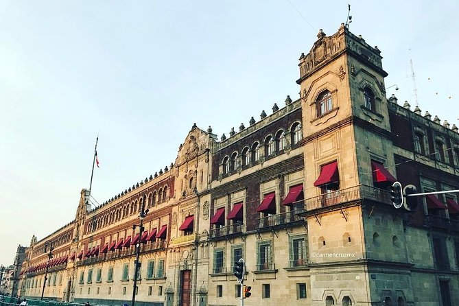 PRIVATE Tour Downtown & Anthropology Museum & Chapultepec Castle - The Metropolitan Cathedral and five centuries of art