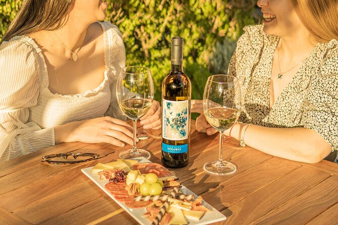 Private tour Freixenet Winery & Peña de Bernal - Walking through Bernal’s colonial streets