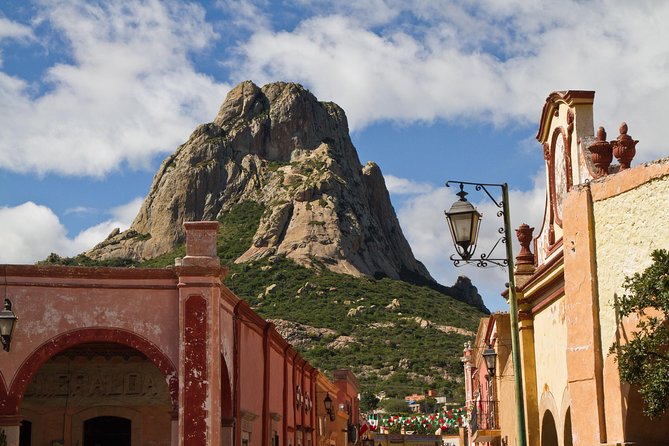 Private tour Freixenet Winery & Peña de Bernal - The early ride from Mexico City