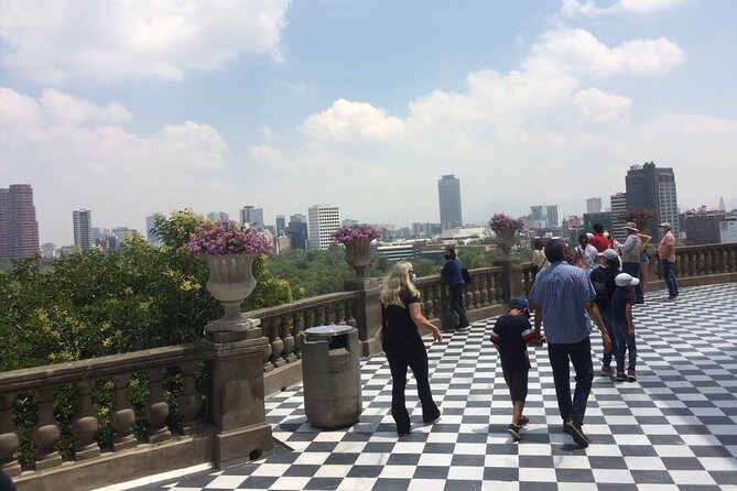 PRIVATE Tour in Chapultepec Castle and Museum of Anthropology - A 25-minute walk through Bosque de Chapultepec