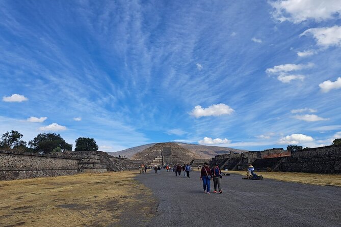 Private Tour through Secrets of Teotihuacan from CDMX - Jorge’s guide style and the value of visual aids