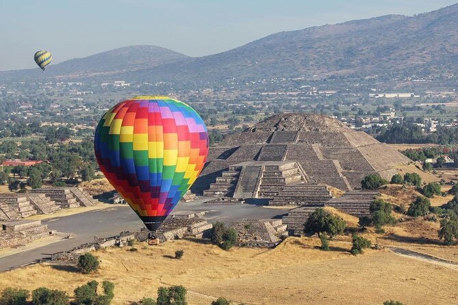 Private Tour to the Pyramids of Teotihuacán from CDMX from 1 to 4 people - The drive to the City of the Gods