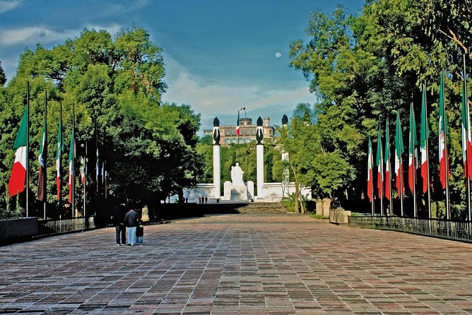 Private Walking Tour Anthropology Museum & Chapultepec Castle - The coffee or ice cream pause