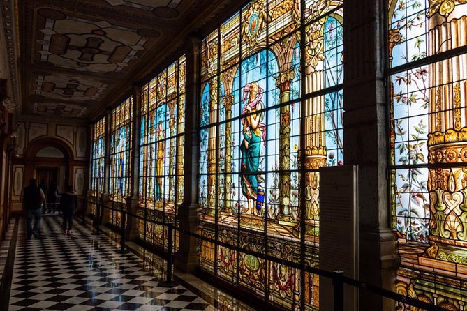 Private Walking Tour Anthropology Museum & Chapultepec Castle - Walking through Chapultepec Park