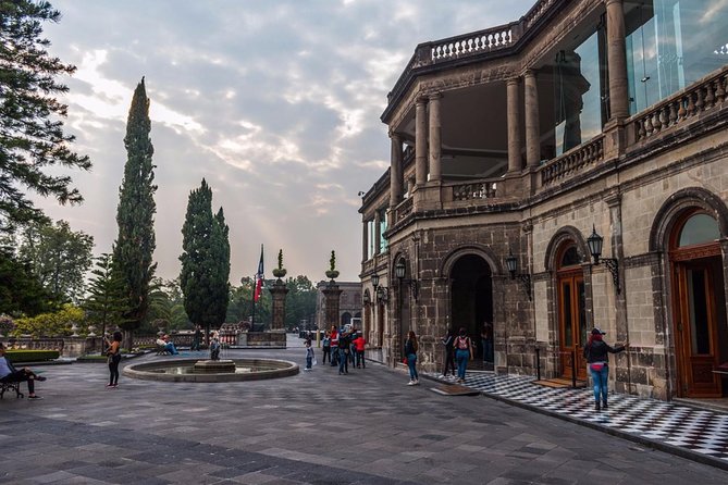 Private Walking Tour Anthropology Museum & Chapultepec Castle - Reaching Chapultepec Castle