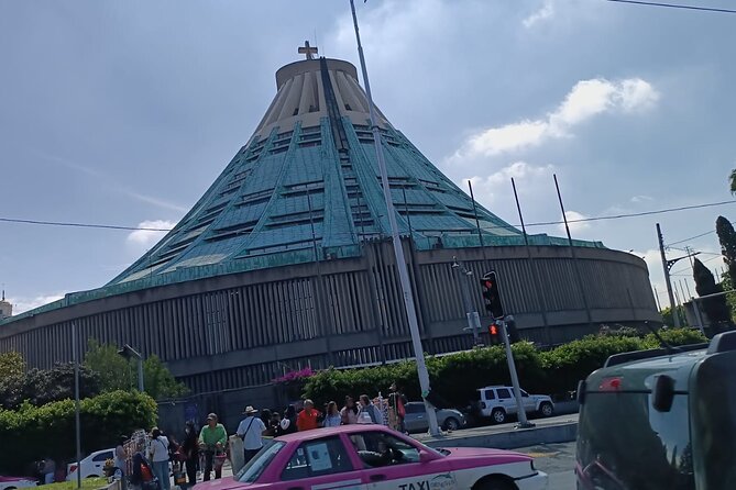 Pyramids of Teotihuacan and Basilica of Guadalupe / Small Groups - Transport, Group Size, and What the Package Covers