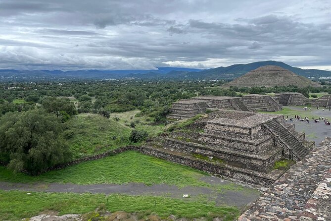 Pyramids of Teotihuacan and Basilica of Guadalupe / Small Groups - Inside Teotihuacán With an Archaeologist Guide