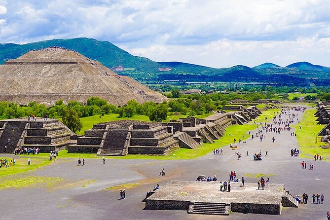 Pyramids of Teotihuacán and Basilica of Guadalupe - Walking the Avenue of the Dead at Teotihuacan