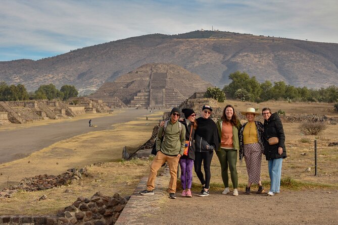 Pyramids of Teotihuacan and restaurant la Gruta (Original) - Walking the Avenue of the Dead