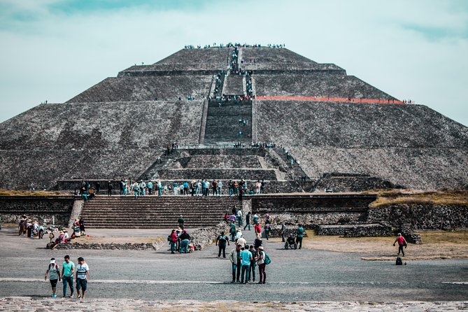 Pyramids of Teotihuacan, Guadalupe Shrine & Tlatelolco Tour - The tequila tasting and meal stop