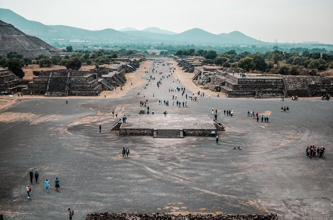 Pyramids of Teotihuacan, Guadalupe Shrine & Tlatelolco Tour - Guides, language, and the human side of the day