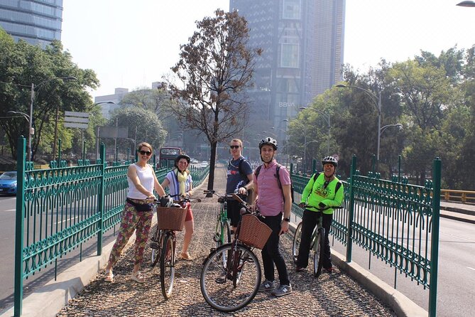 Ride Mexico City Historic Center, highlights w/ taco stop - Starting among the trees in Chapultepec