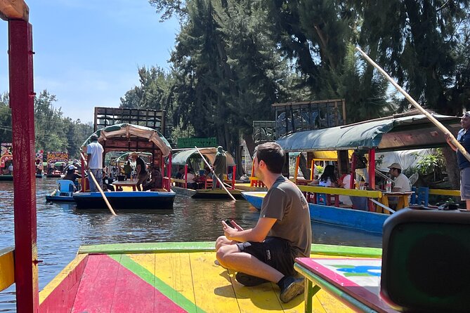 Riding Boats +Warm Mex Food+ Frida Kahlo's neighborhood (private) - Two Mexico City neighborhoods, two very different moods