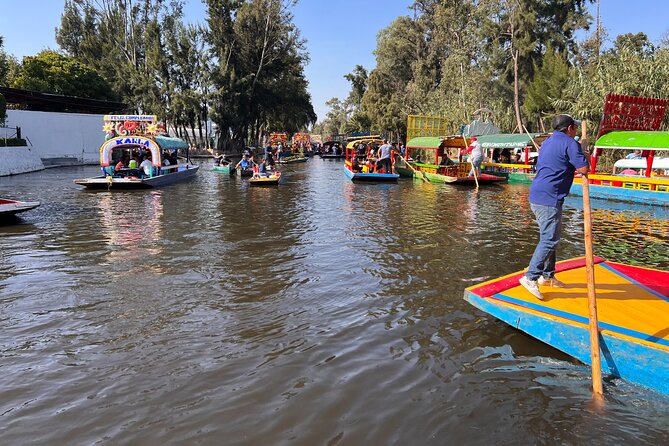 Riding Boats +Warm Mex Food+ Frida Kahlo's neighborhood (private) - Who will get the most from this half-day tour