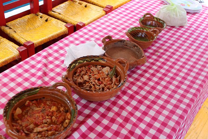 Riding Boats +Warm Mex Food+ Frida Kahlo's neighborhood (private) - The ride from central Mexico City to Xochimilco