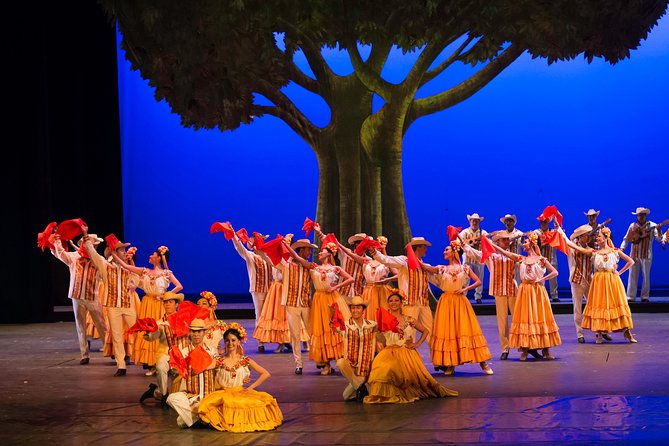 Small Group: Discover the Folkloric Ballet of Mexico - What the evening schedule feels like