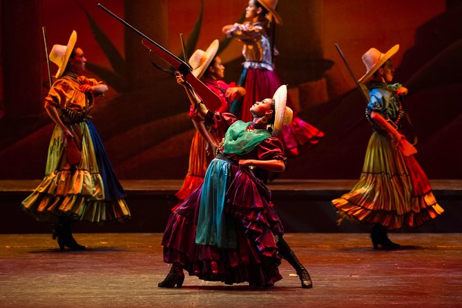 Small Group: Discover the Folkloric Ballet of Mexico - Why the small vehicle and guide matter