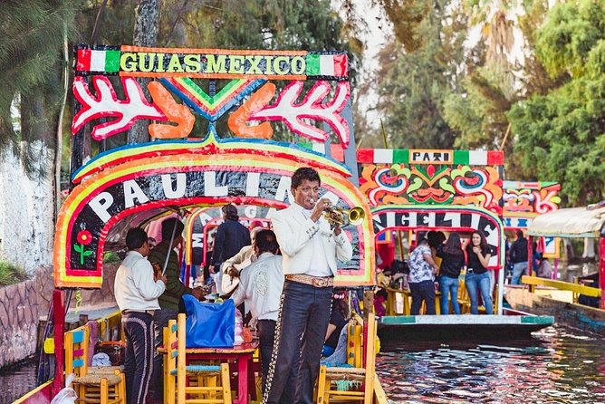 Small Group: Discover Xochimilco, Coyoacán, Frida Kahlo Museum and House - A short look at UNAM’s murals and campus