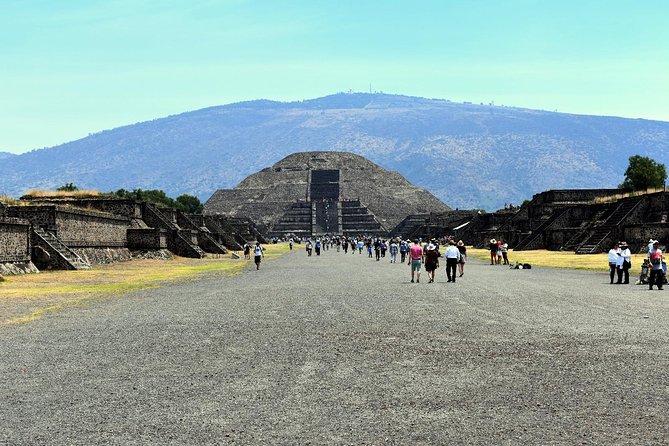 Small Group: Teotihuacan Pyramids and Shrine of Guadalupe with Lunch - A long day with transport included