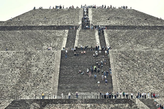 Small Group: Teotihuacan Pyramids and Shrine of Guadalupe with Lunch - Small-group size and guide quality