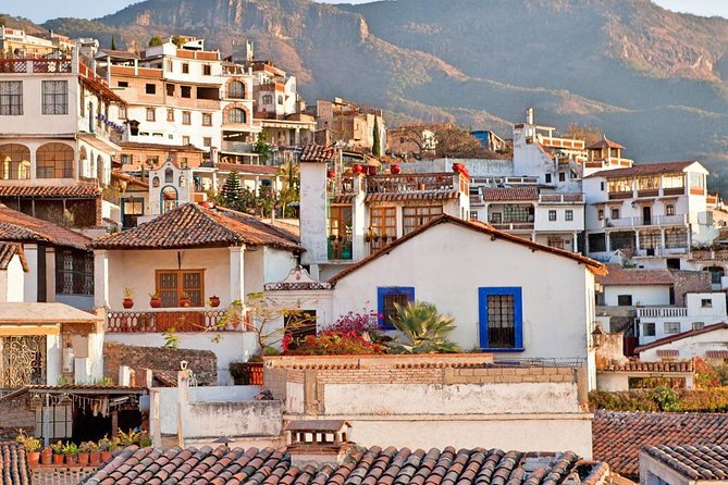 Small Group: The Magical Colonial Towns of Taxco and Cuernavaca - The small-group vehicle and the long return