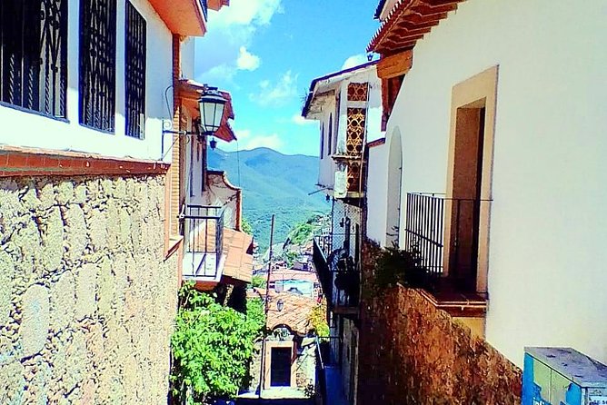 Small Group: The Magical Colonial Towns of Taxco and Cuernavaca - English guiding and the bilingual question