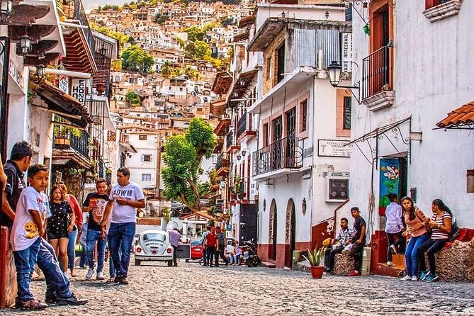 Small Group: The Magical Colonial Towns of Taxco and Cuernavaca - Cuernavaca’s central square and early colonial buildings