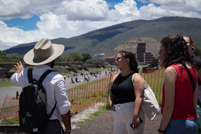 Teotihuacán 3 Pyramids Tour with Cave Breakfast + Transportation - A cave breakfast before the ancient city