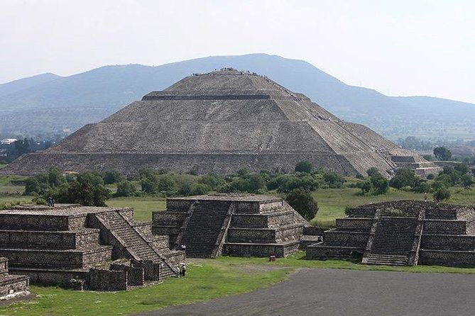 Teotihuacan and Basilica of Guadalupe with mezcal, tequila & handcrafts - Guides, languages, and the small-group tradeoff